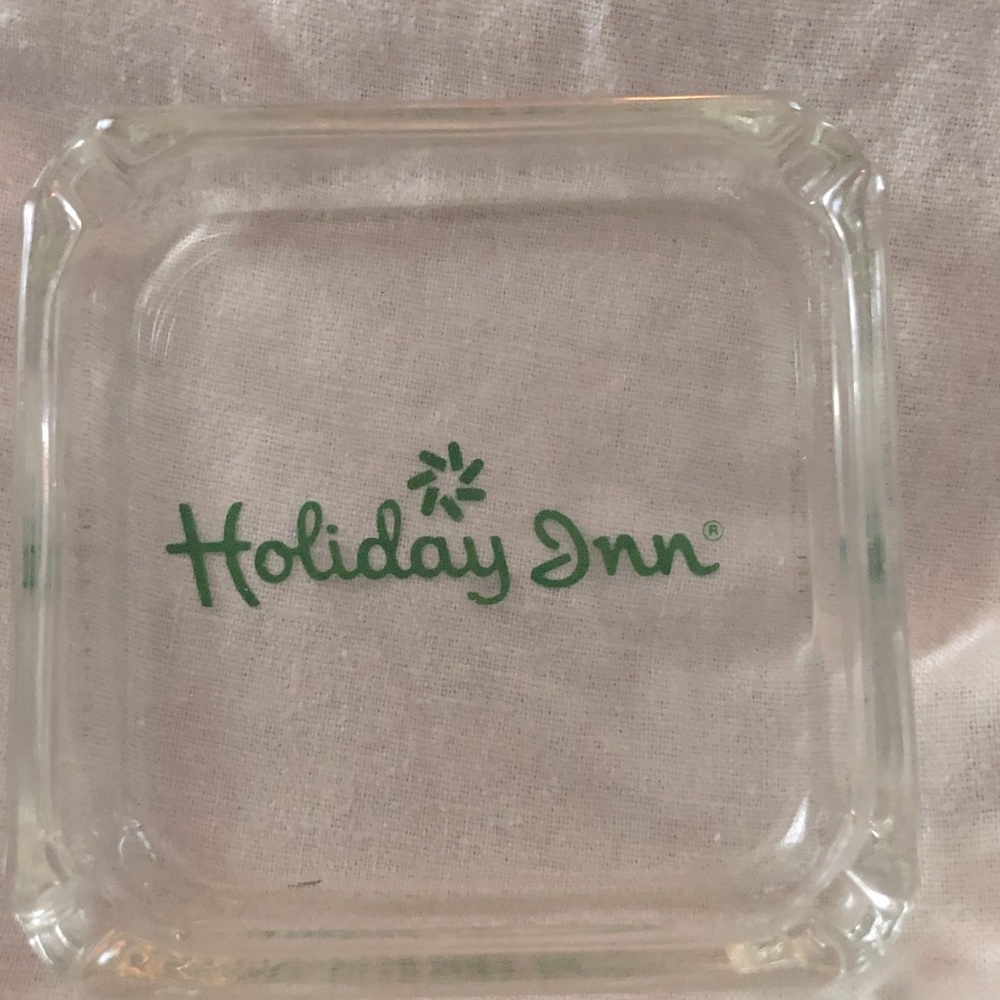 - Vintage 1970 Holiday Inn Ash Tray